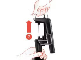 Handheld device for peeling, with arrows indicating upward motion and the number "7" highlighted for instructions.