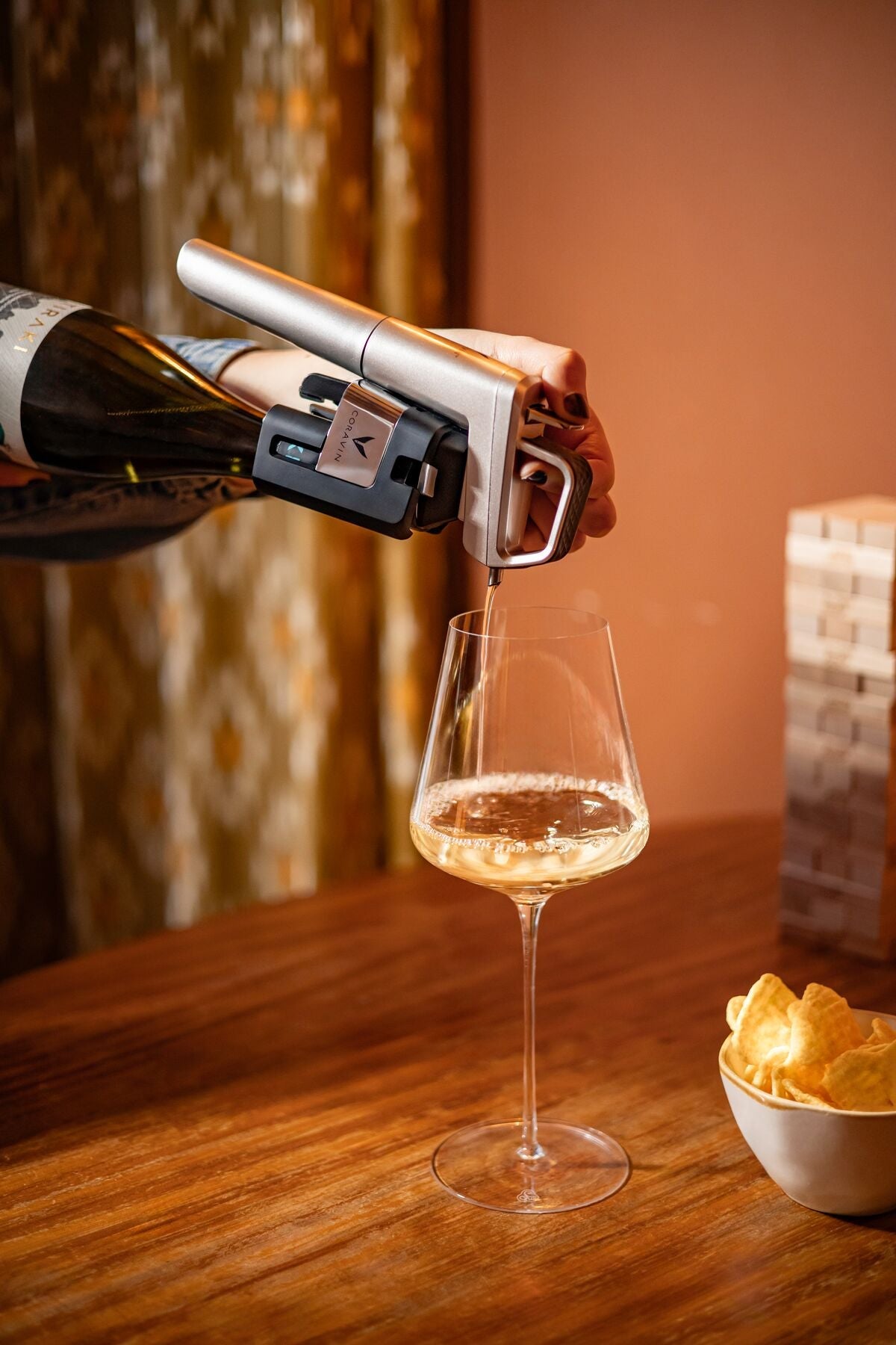 Wine Etikette Essentials: Wie man ein Glas Wein hält – Coravin EU